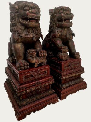 Paar monumentale chinesische Foo-Löwen