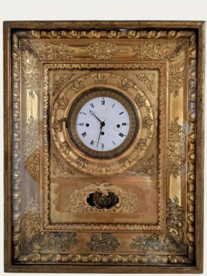 Precioso reloj de pared de estilo Biedermeier