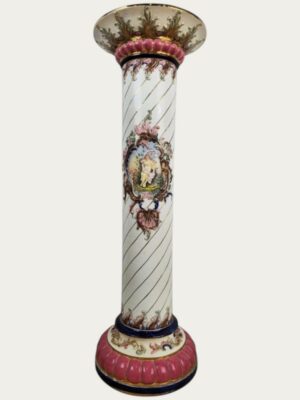 Exquisita columna de porcelana vienesa del siglo XIX con decoración floral