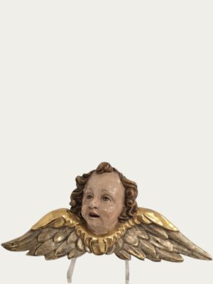 Figura de ángel tallada