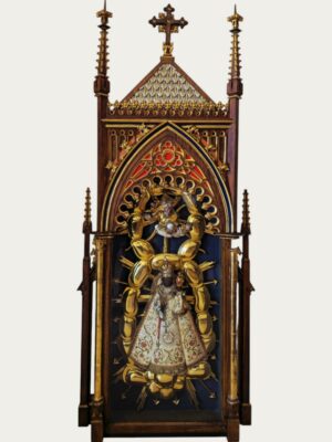 Excepcional altar doméstico de estilo gótico