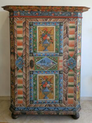 Armario rústico pintado a mano