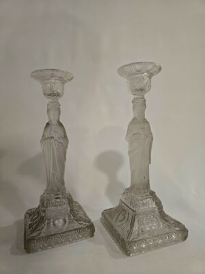 Rareza: Par de candelabros de cristal – Sagrado Corazón de Jesús y María