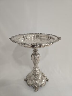 Fantástico Epergne de plata con motivos Ornamentados