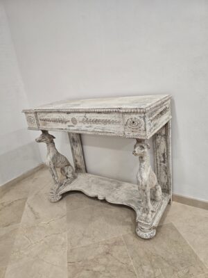 Mesa de pared con Figura de perros en soportes