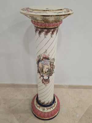 Columna de porcelana multicolor