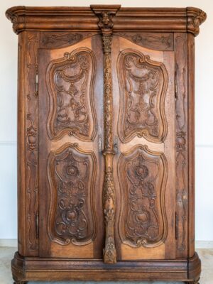 Grandioso Armario tallado a mano