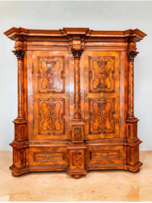 Armario de sala monumental y magistral