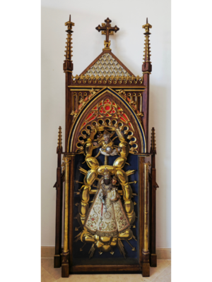 Excepcional altar doméstico de estilo gótico