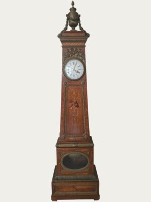 Reloj de pie de gala con incrustaciones y dorados
